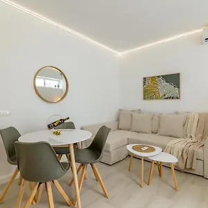 https://beautiful-apartment-in-centric-puerto-de-mogan.in-canary-islands.com
